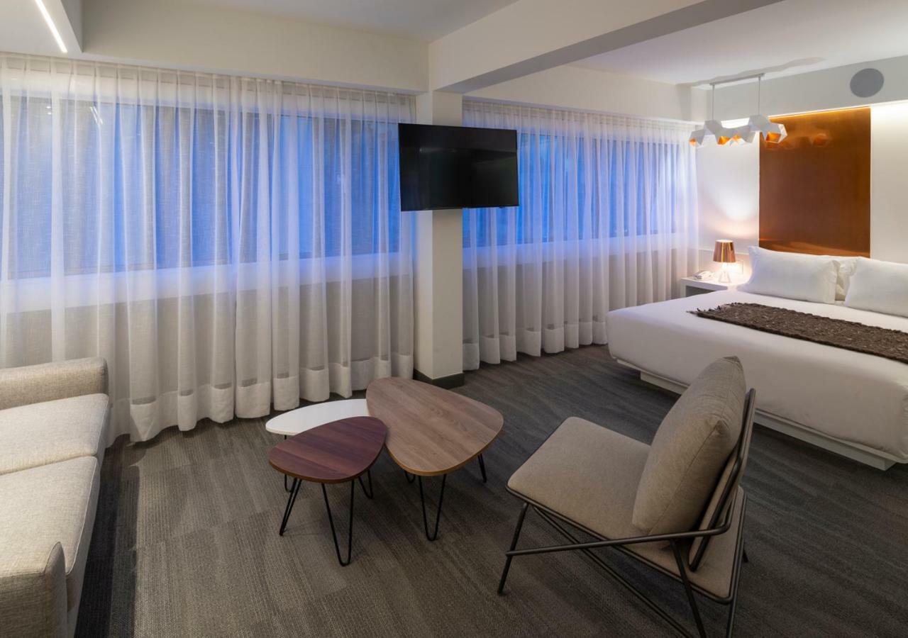 Deluxe King Suite
