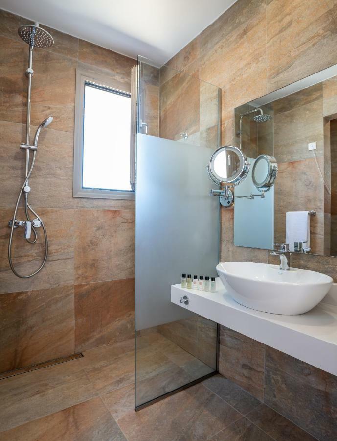Junior Suite with Private Pool and Sea View