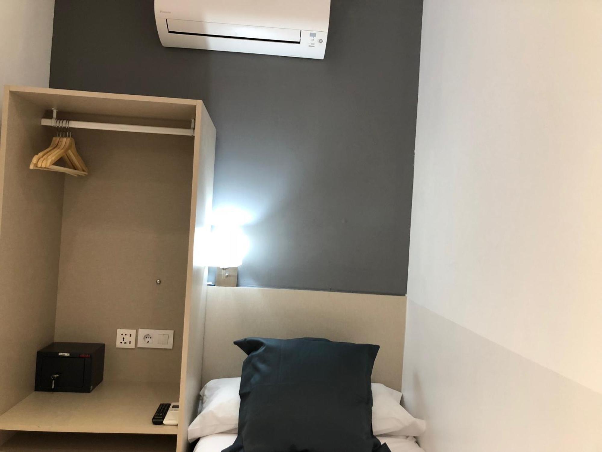 Interior Single Room,888840997:JPEG
