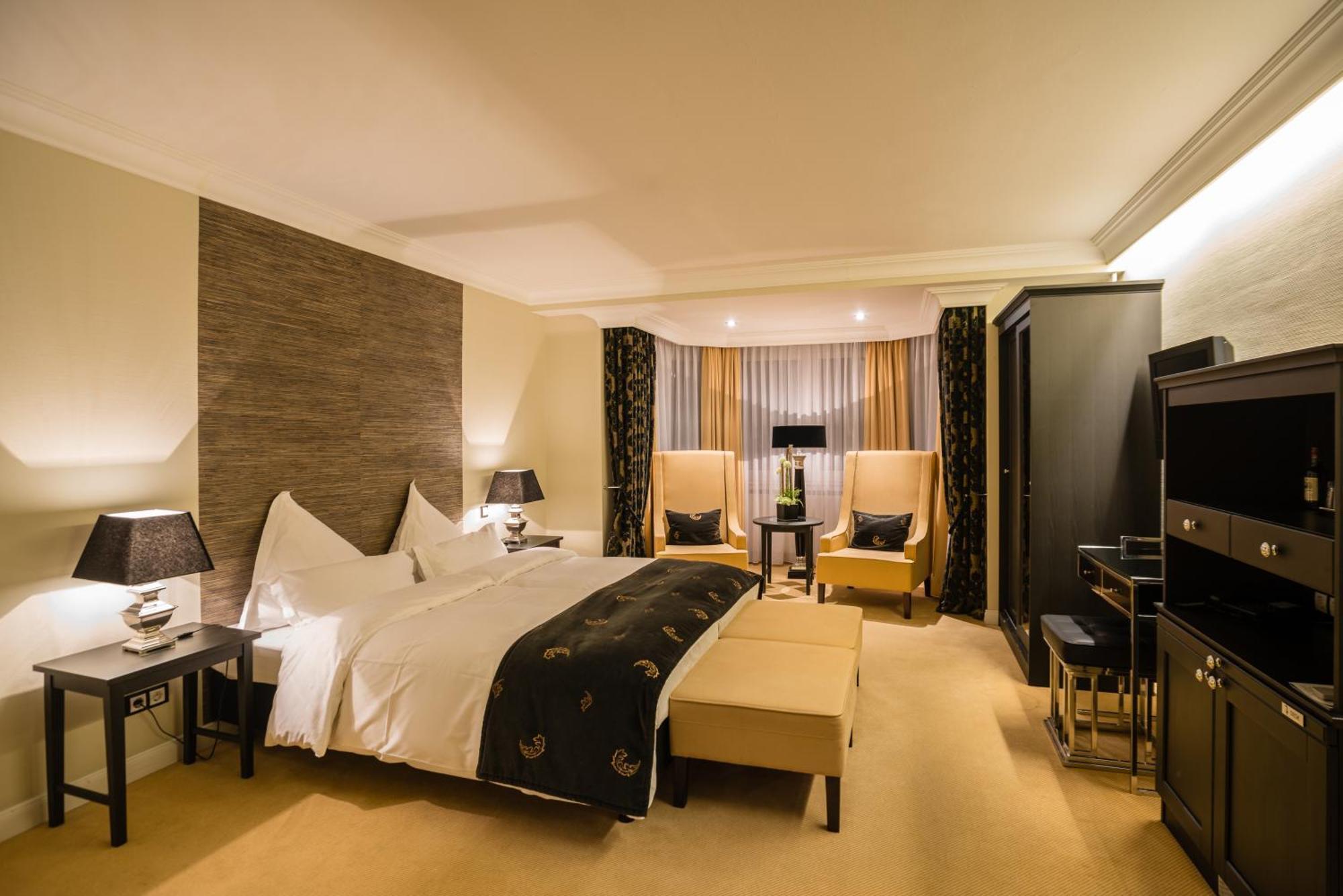 Deluxe King Size Double Room