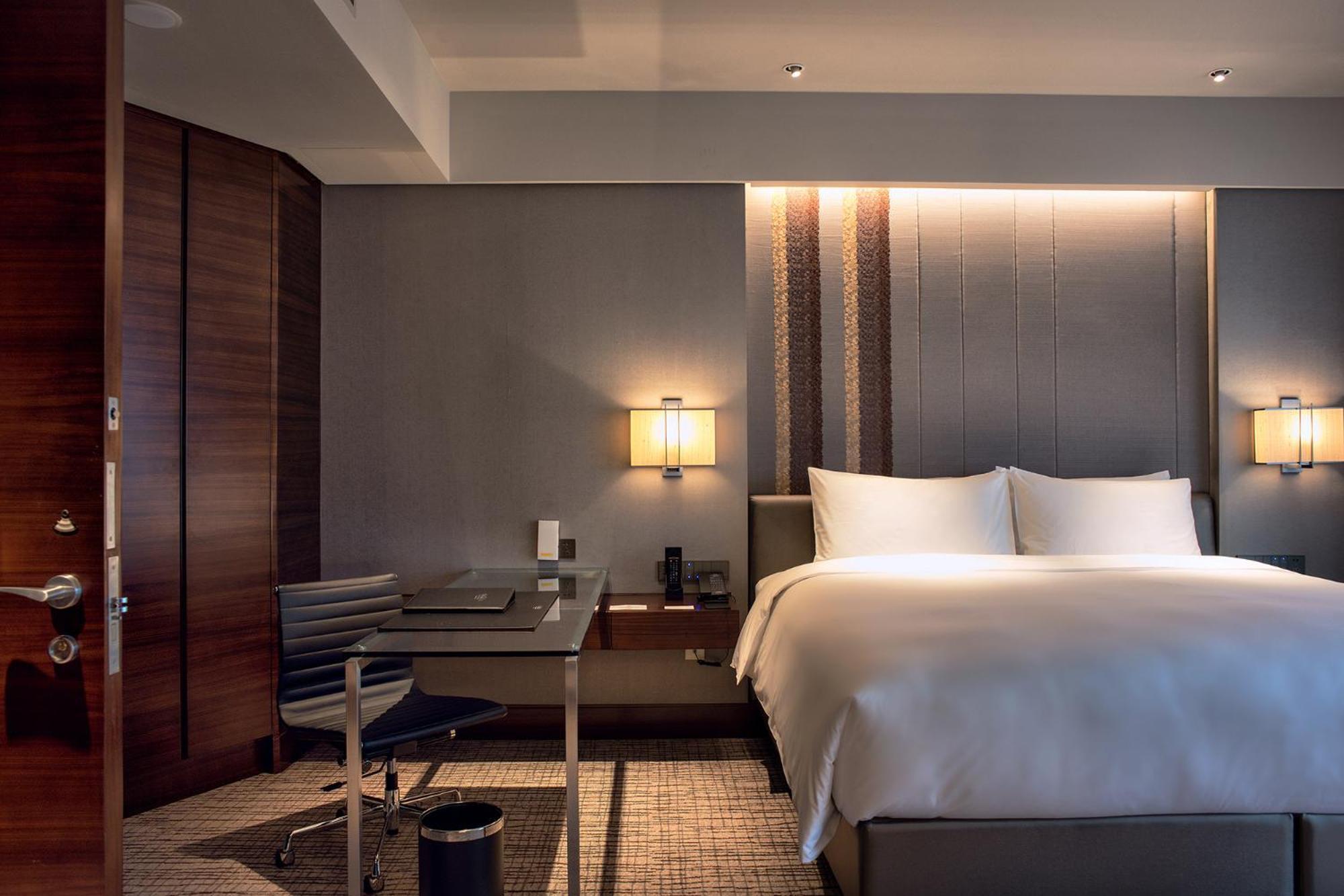 Club Premier King Room