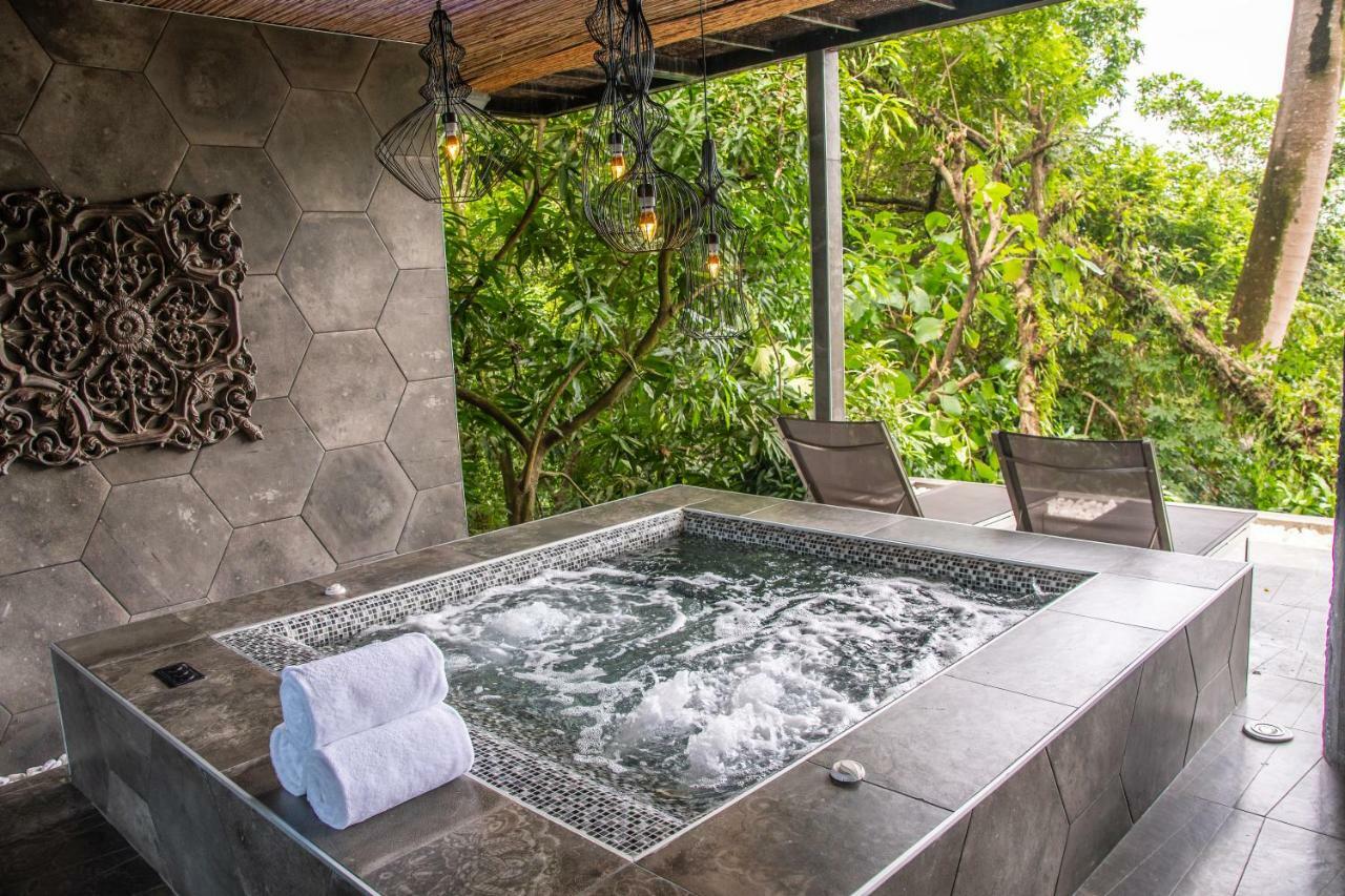 Pacific Spa Bath Suite