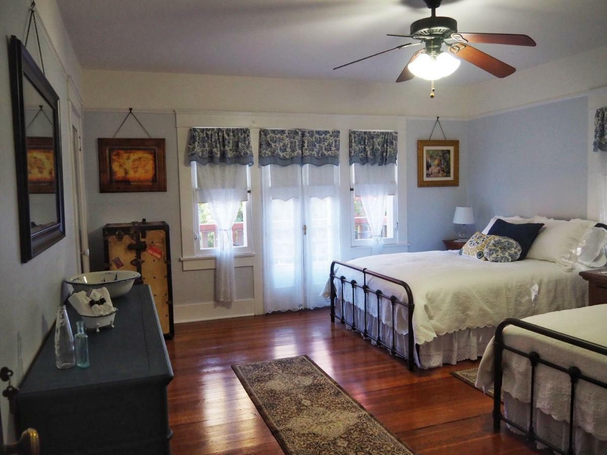 Deluxe Queen Room with Two Queen Beds