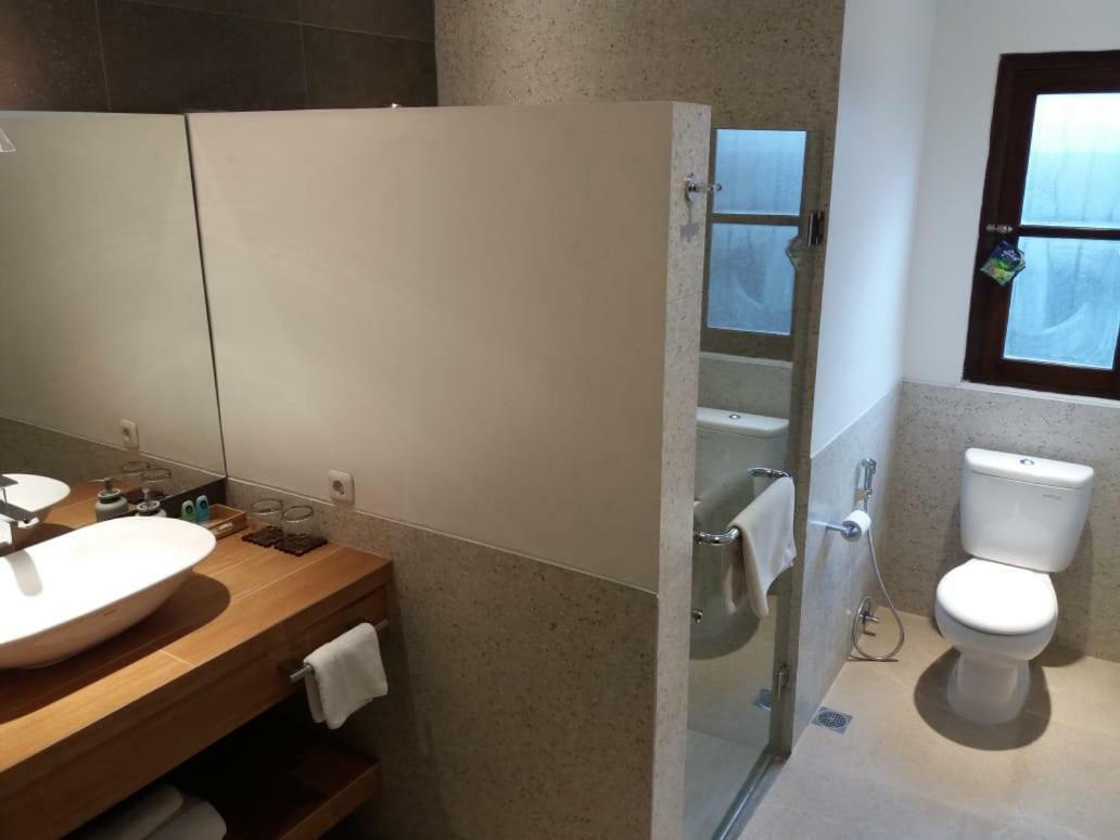 Aquin Suite,1349430472:JPEG