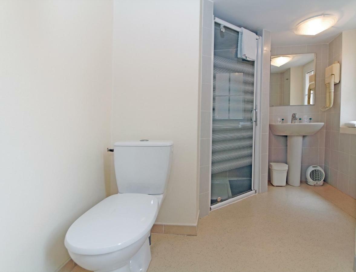 Twin Room,1772906517:JPEG