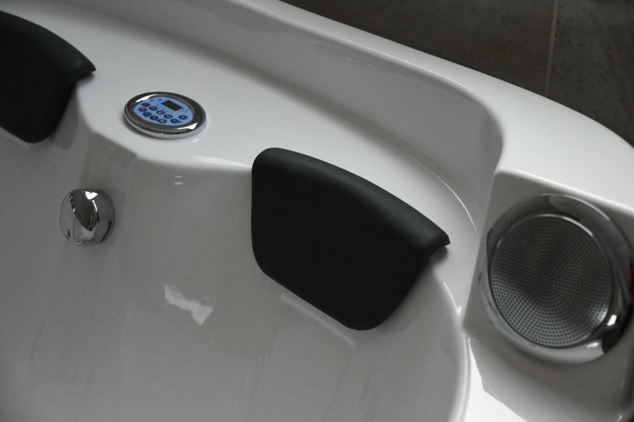 Deluxe Suite with Spa Bath