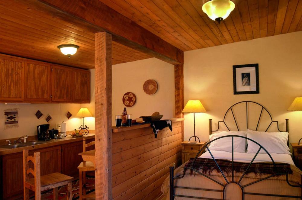 Superior Queen Suite with Kitchenette