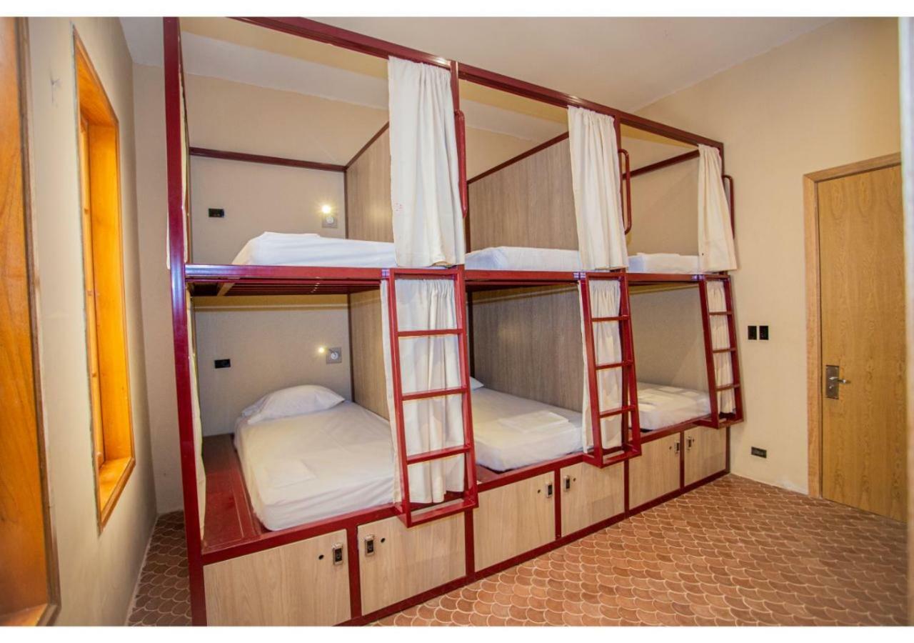 Bed in een Gemengde Slaapzaal met 6 Bedden