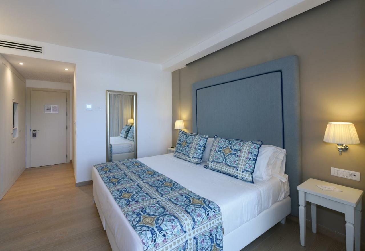 Deluxe Double Room with Balcony and Sea View