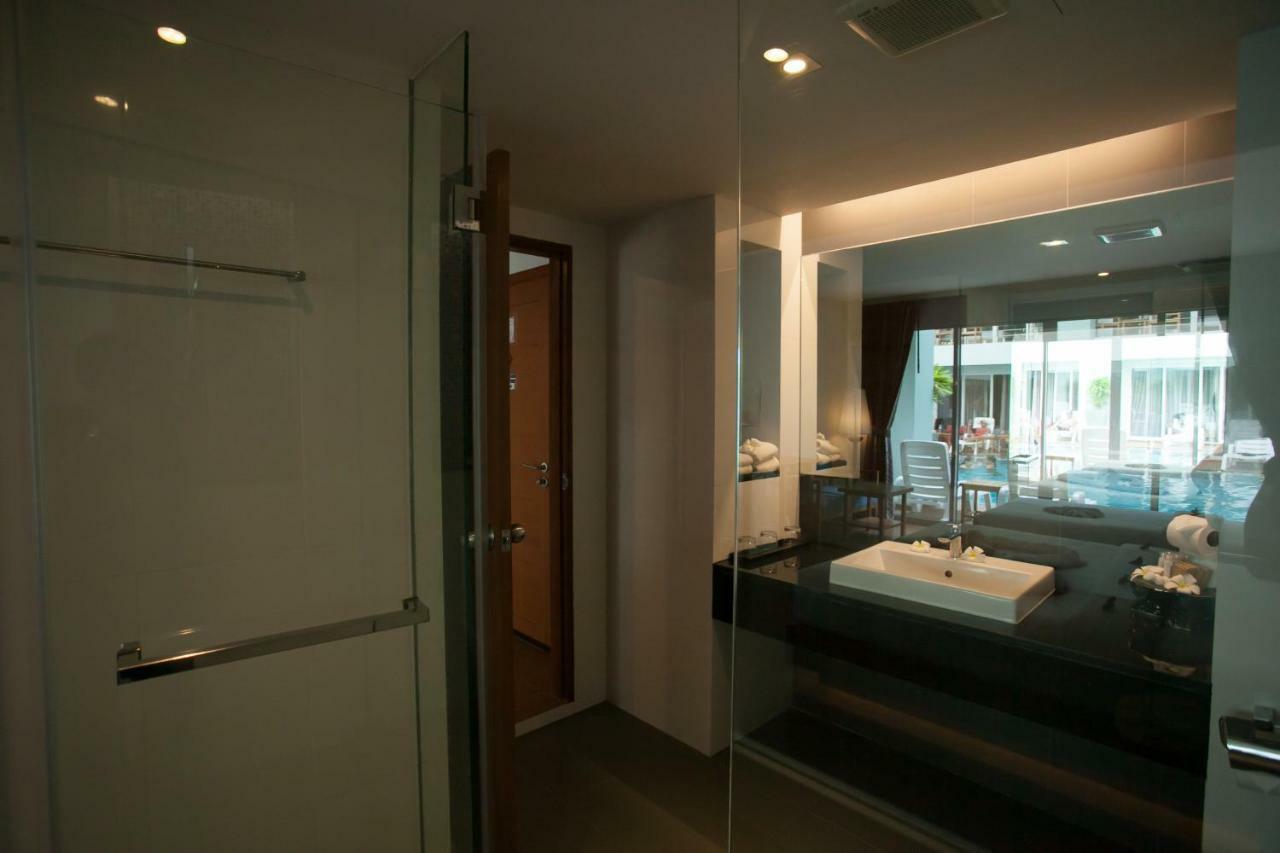 Deluxe Double Room with Pool Access