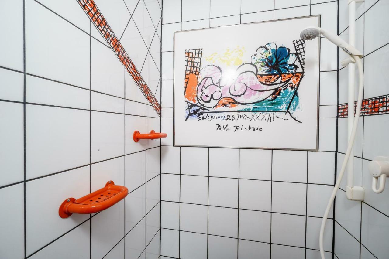 Triple Room Shared Shower Toilet,899288233:JPEG
