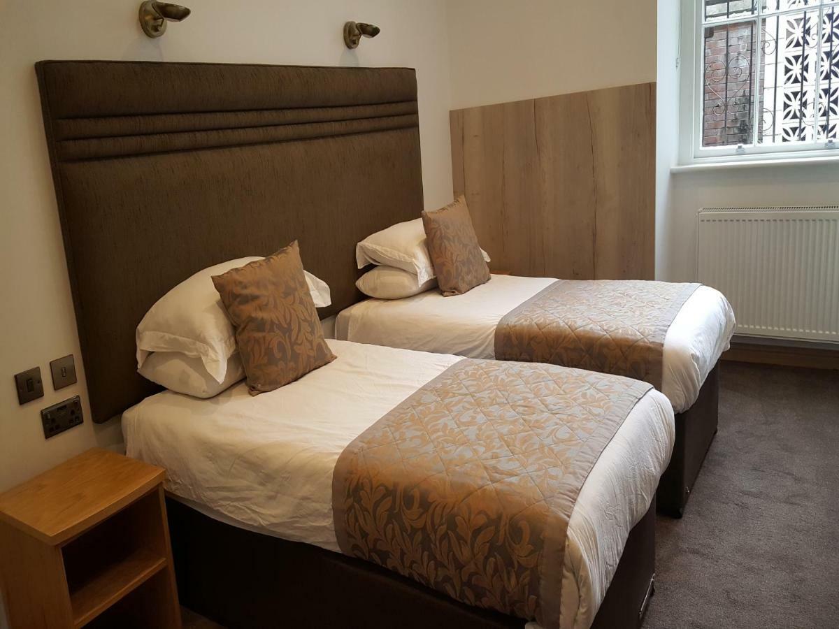 Superior Twin Room with Shared Bathroom