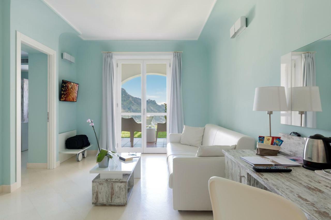 Deluxe Suite with Sea View