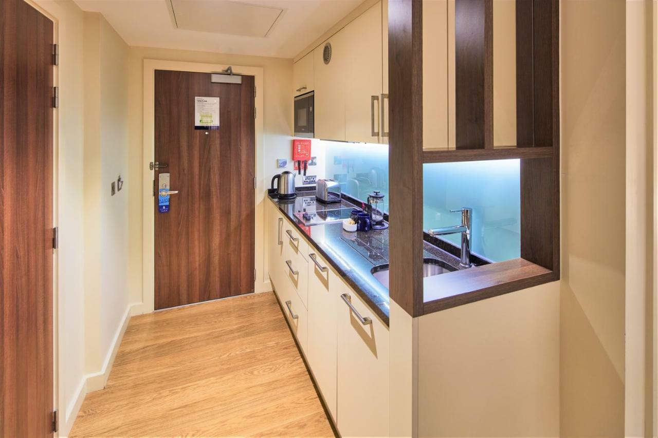 Deluxe Studio, 1 Queen Bed and Sofa Bed,1747005102:JPEG