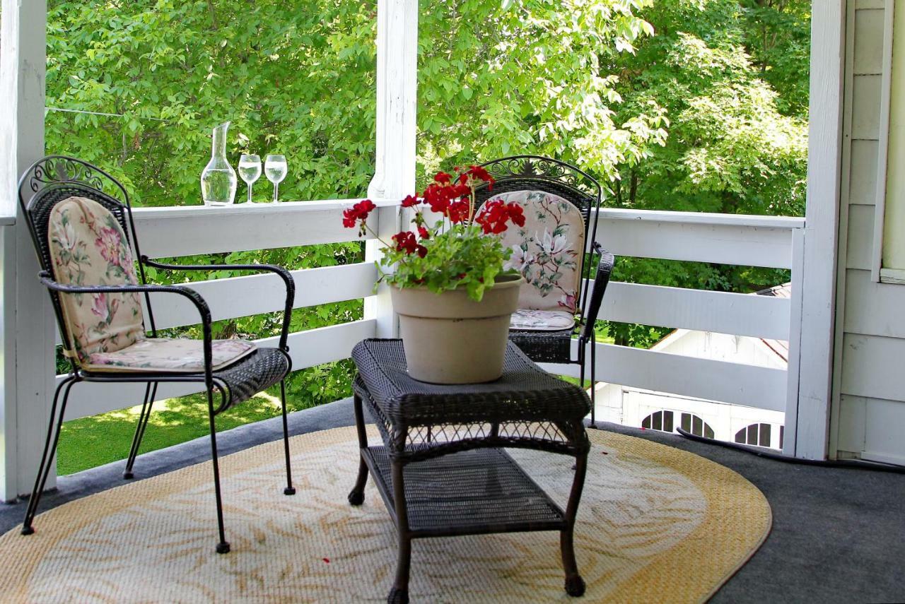 Queen Room with Balcony