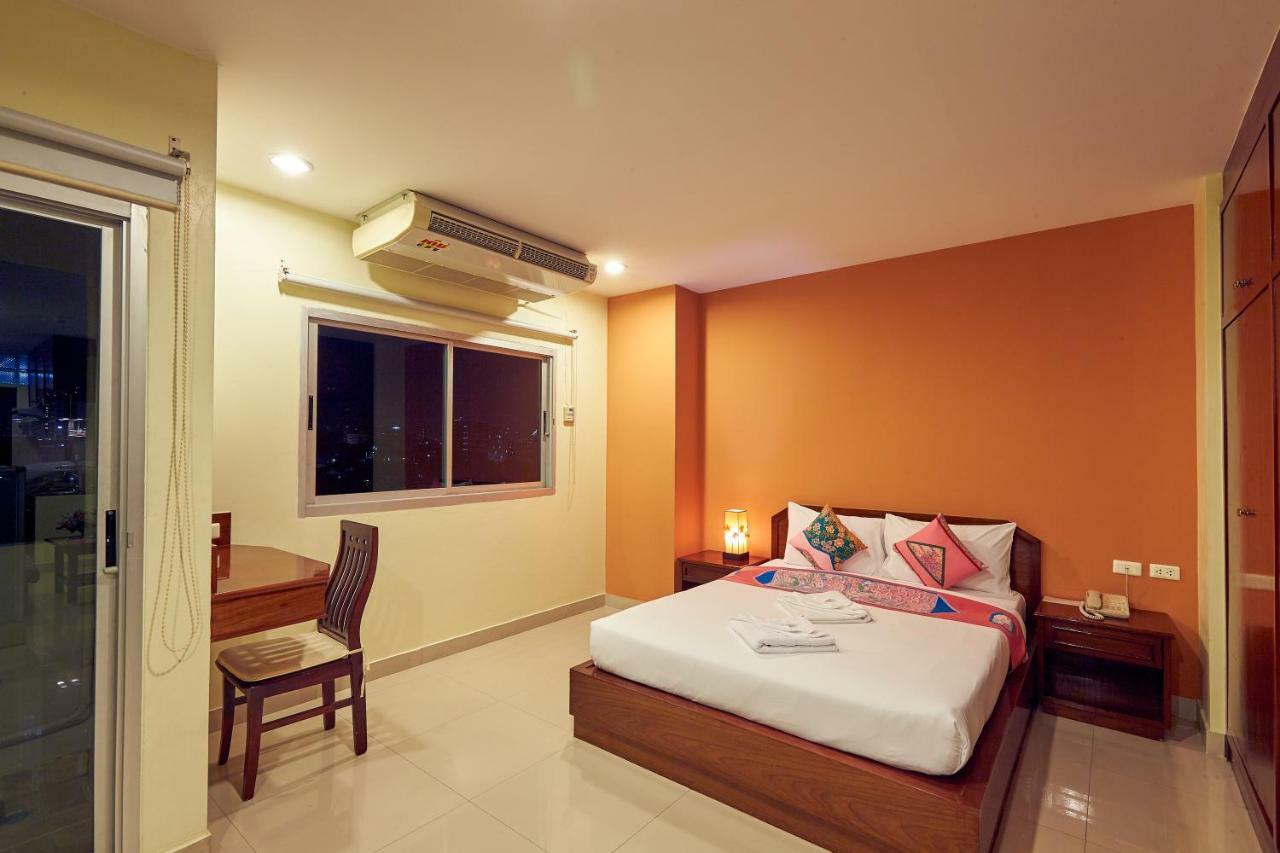 Queen Room with Balcony,908615401:JPEG