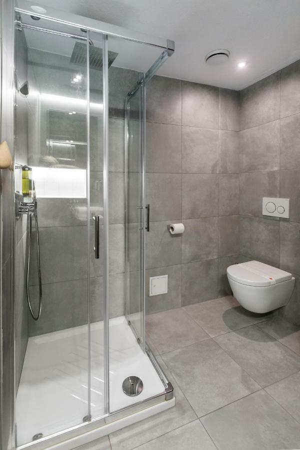 Deluxe Double Room with Extra Bed,909202207:JPEG