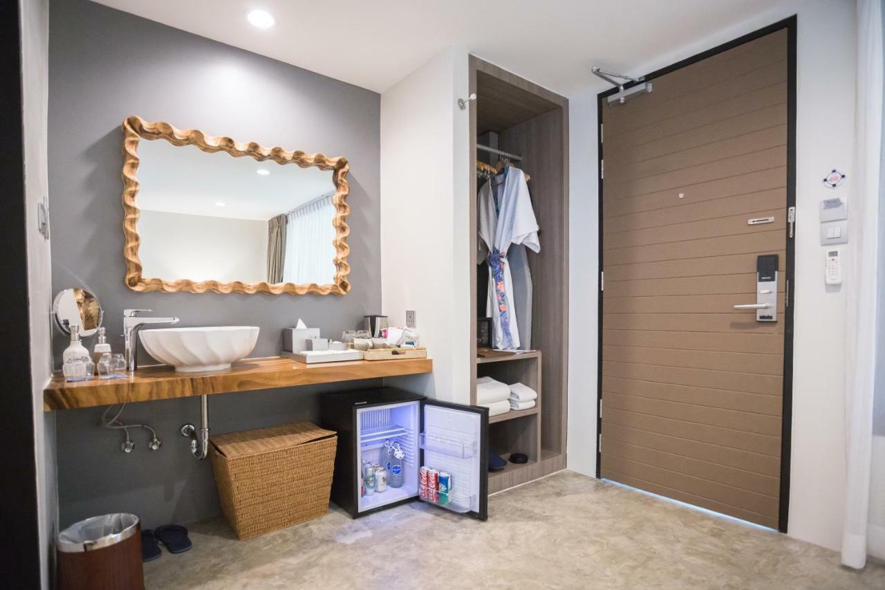 Grand Deluxe Double or Twin Room Bathtub