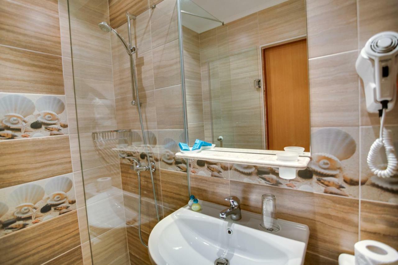 Standard Single Room No Extra Bed Available,909419764:JPEG