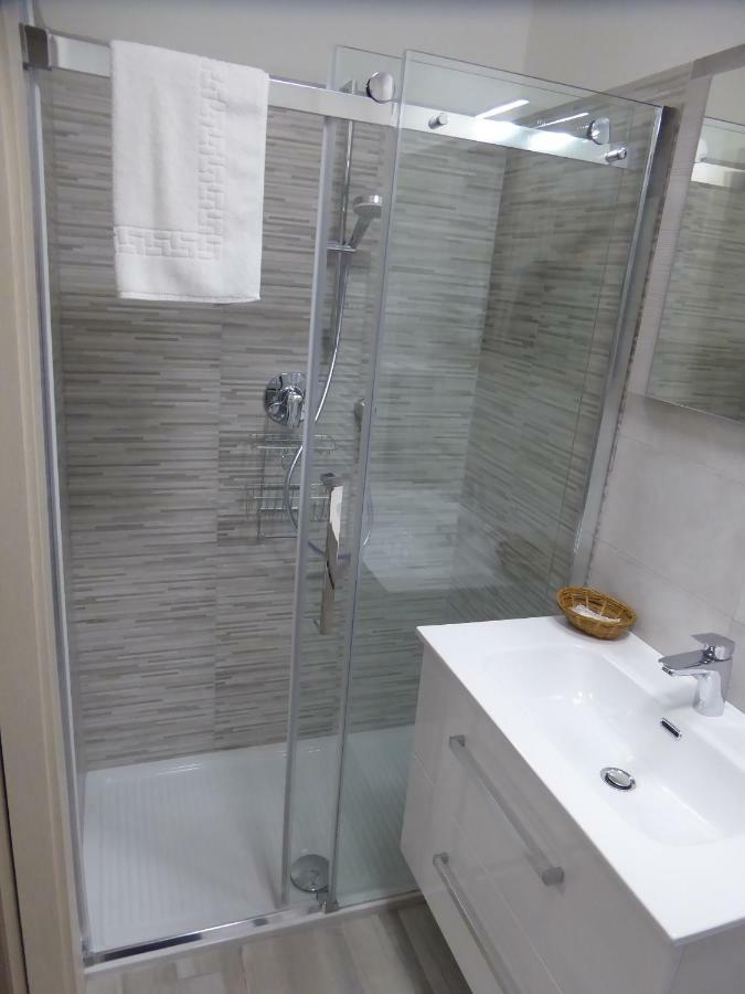Standard Double or Twin Room,909515143:JPEG