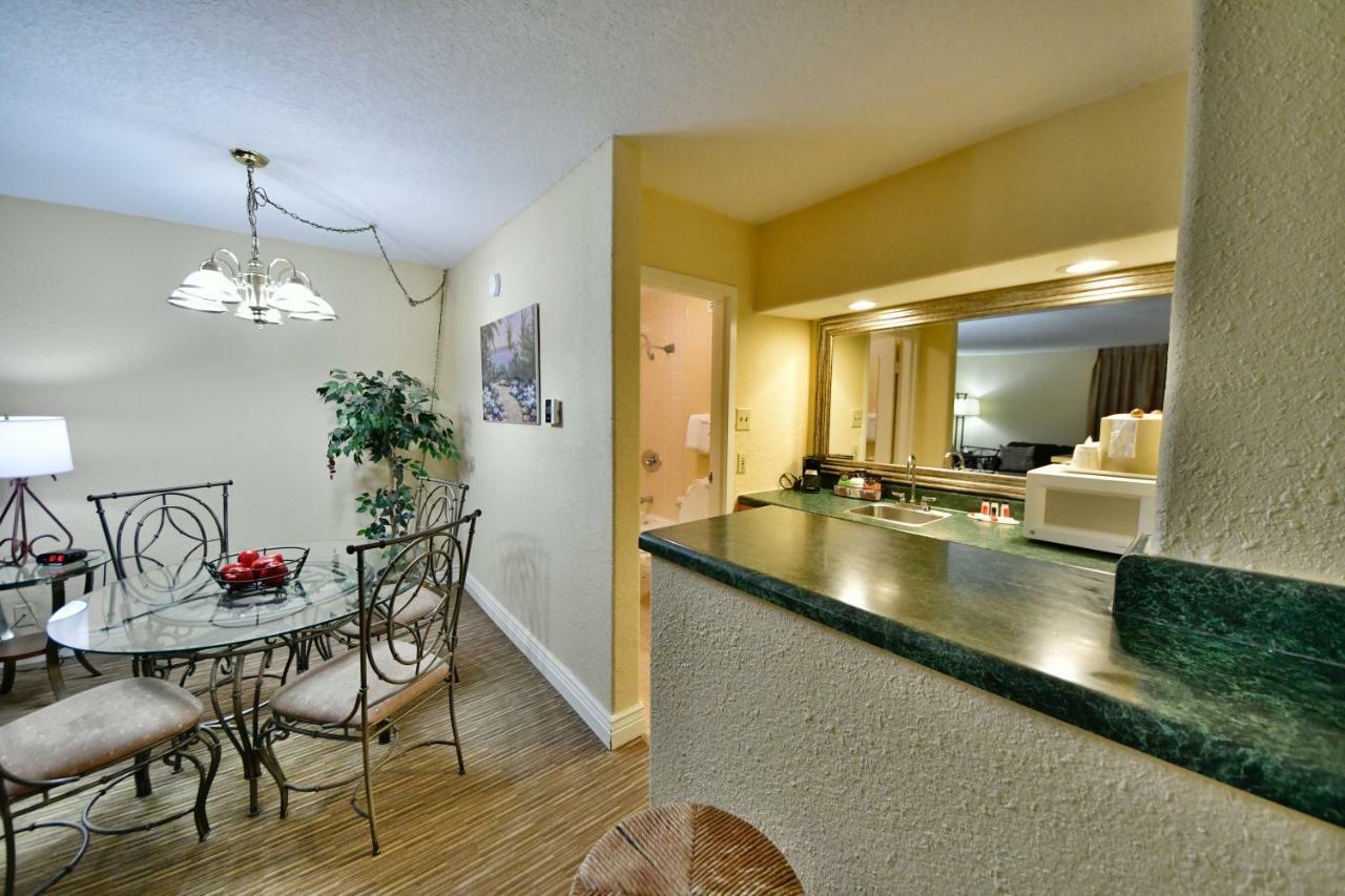One-Bedroom King Suite - Non-Smoking