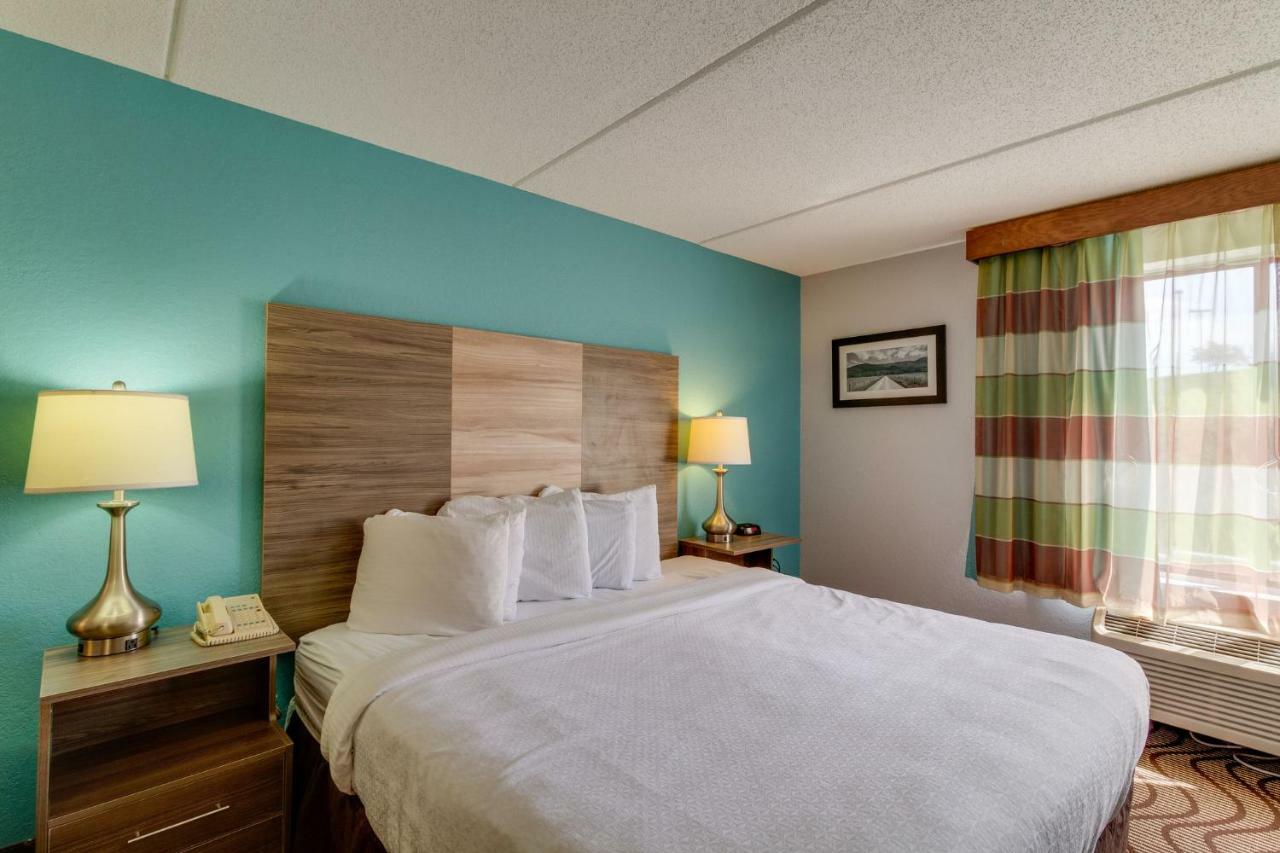 One-Bedroom King Suite - Non-Smoking