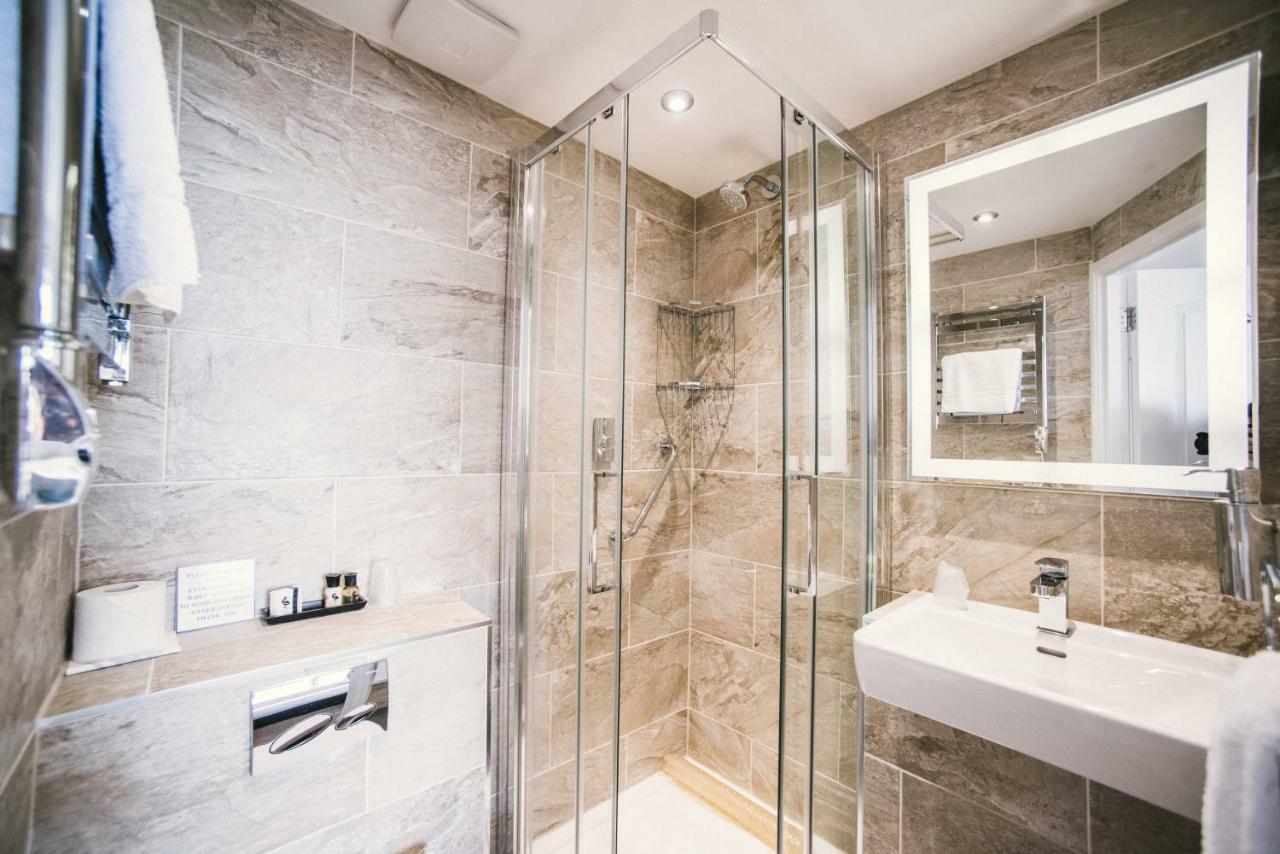 Cosy double with partial sea view