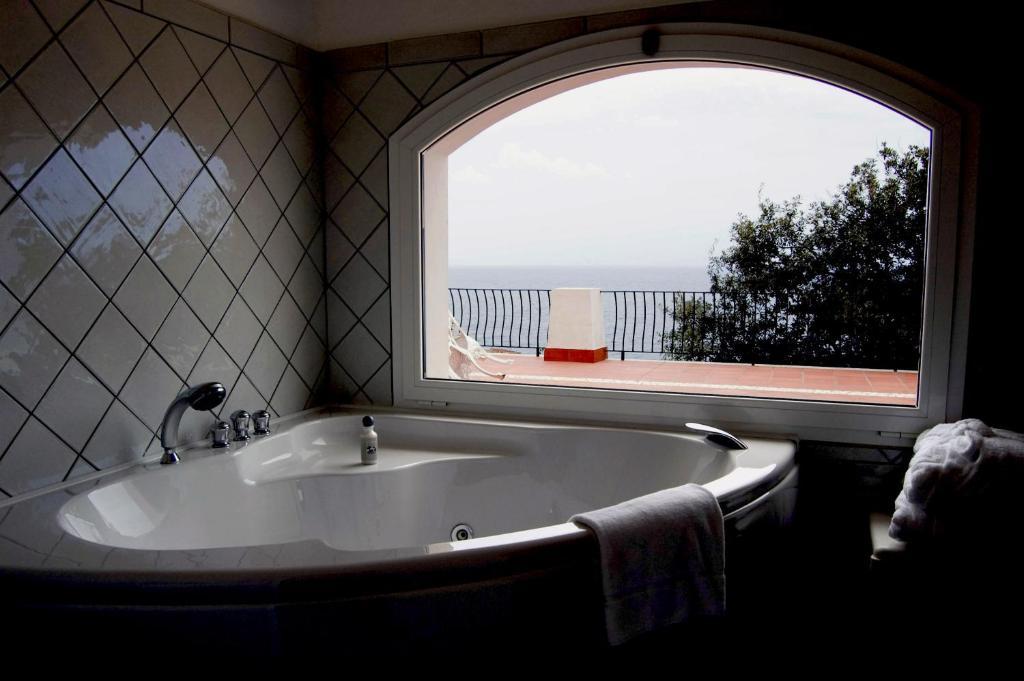 King Suite with Sea View