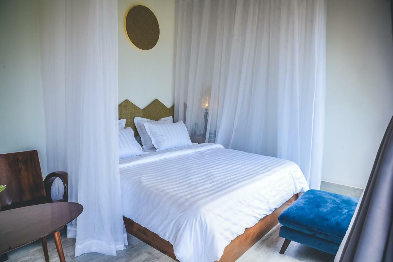Zimmer mit Queensize-Bett und Gartenblick