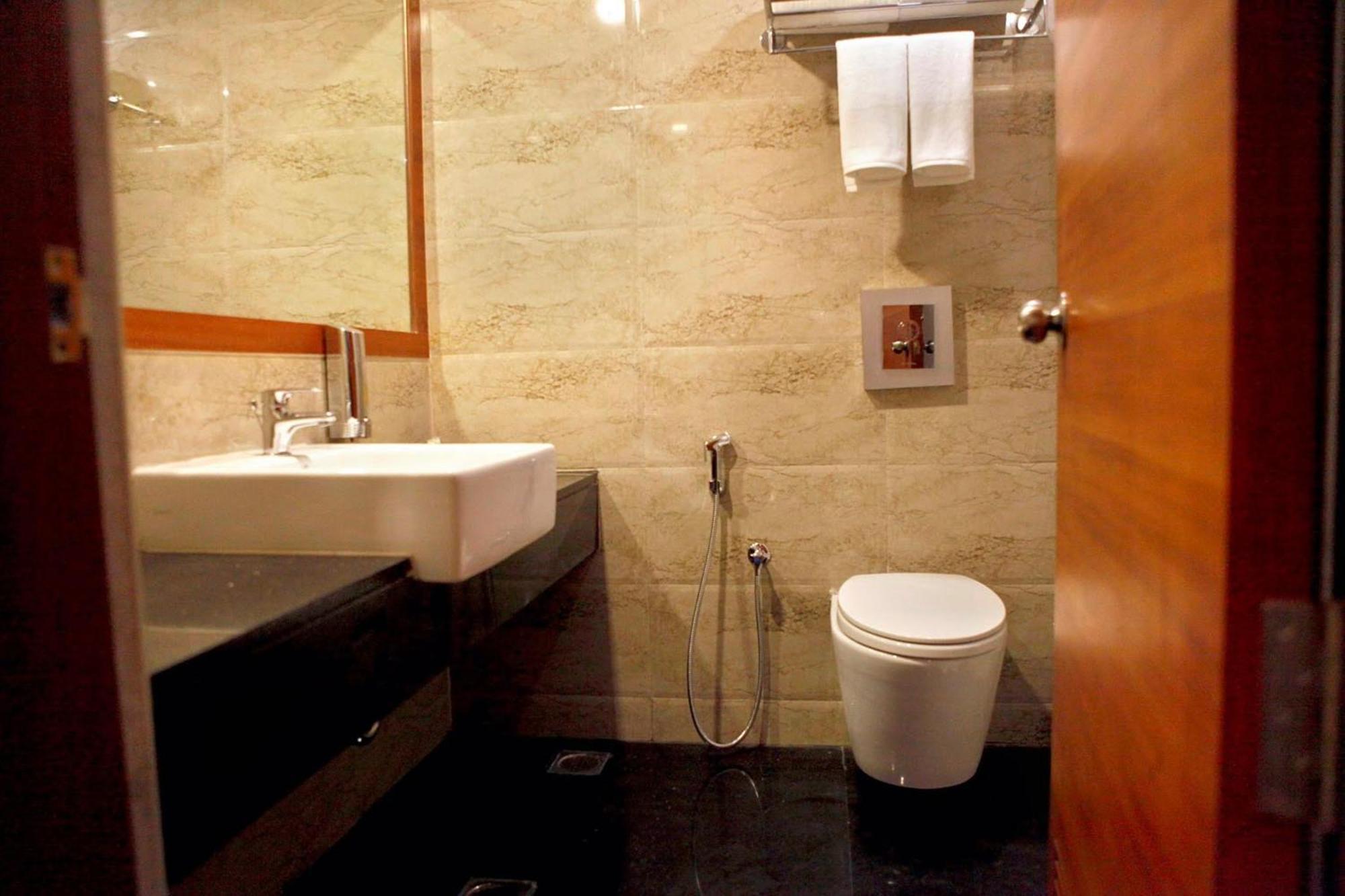 Executive Suite (Enjoy Happy Hours with 1+1 offer on Soft Beverages and 15% Off on Laundry service for upto 10 clothing item(s))