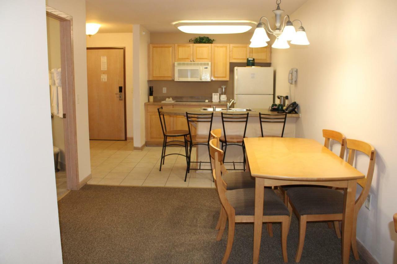 Suite with Lake View