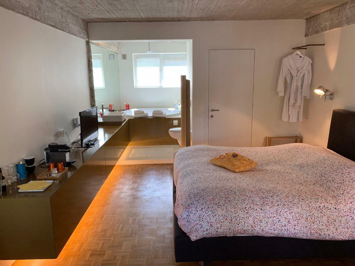 Standard Double Room Bath rain shower