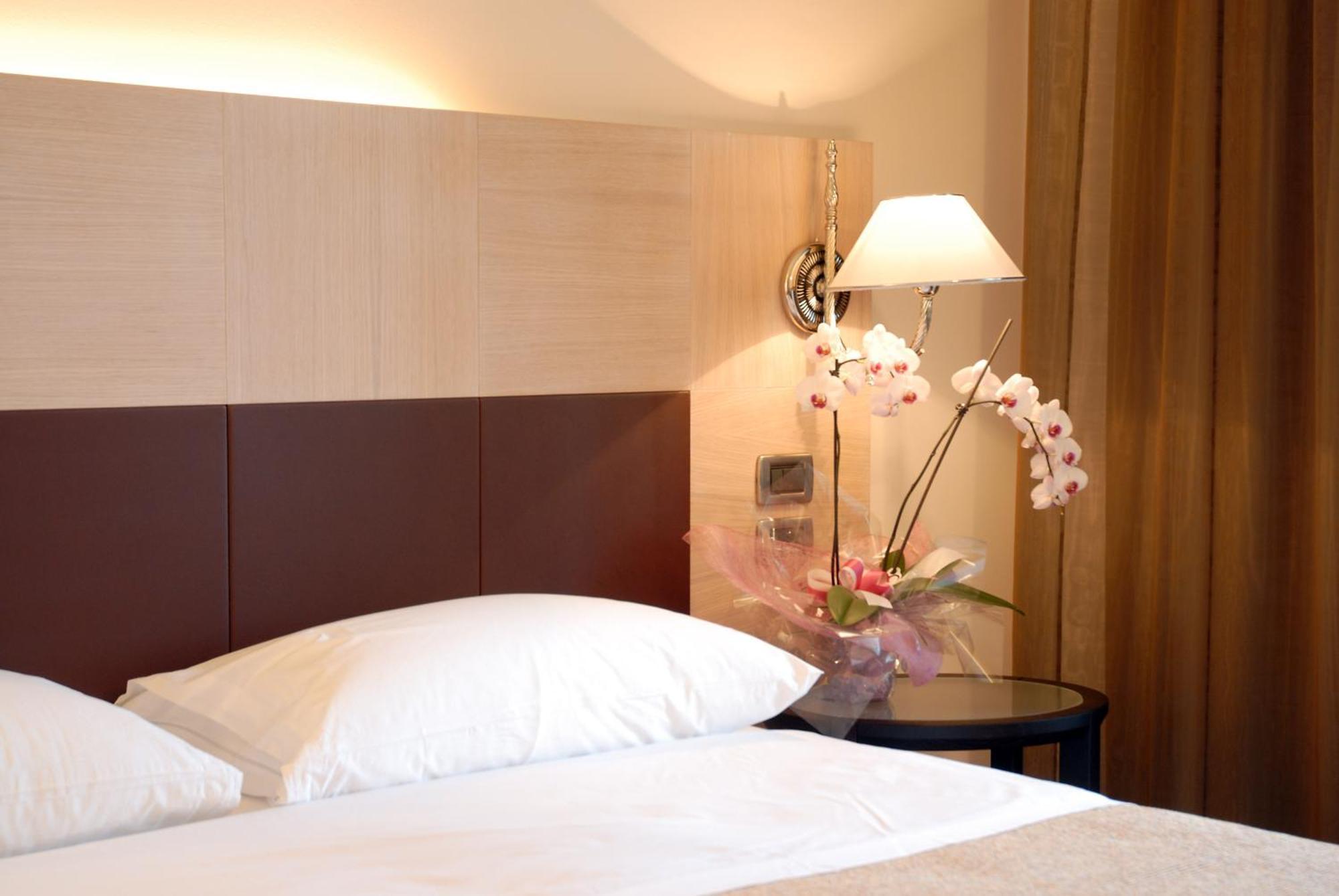 Junior Queen Suite with Balcony and Spa Bath - Non-Smoking