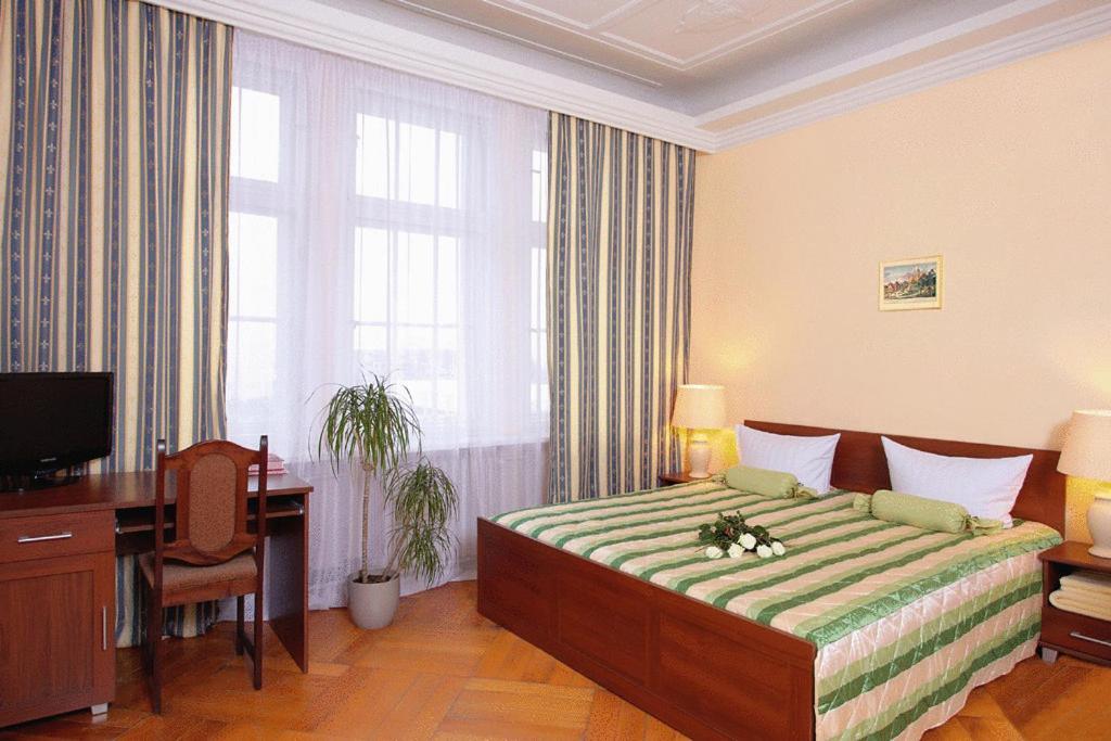Economy Double Room Shared Toilet