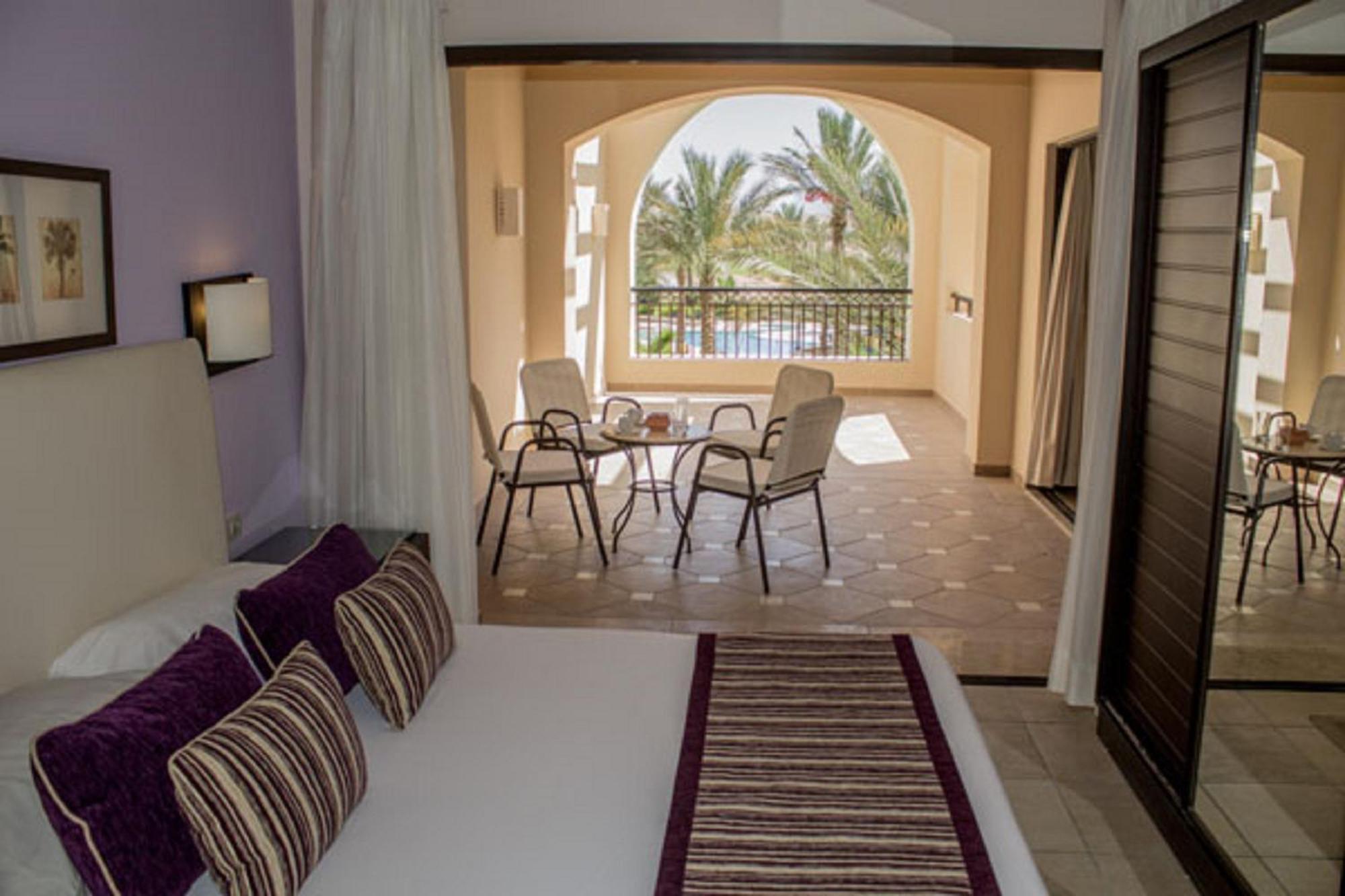 One-Bedroom Suite Queen Bed– Garden view,972076390:JPEG