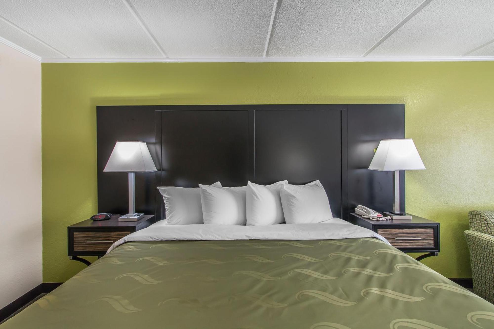 King Room - Smoking/Upper Floor