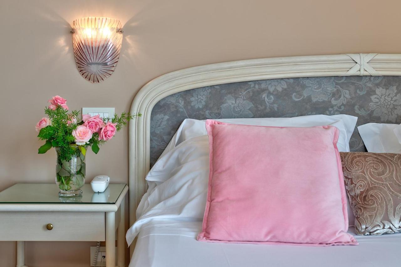Junior Suite with Balcony and Lake View