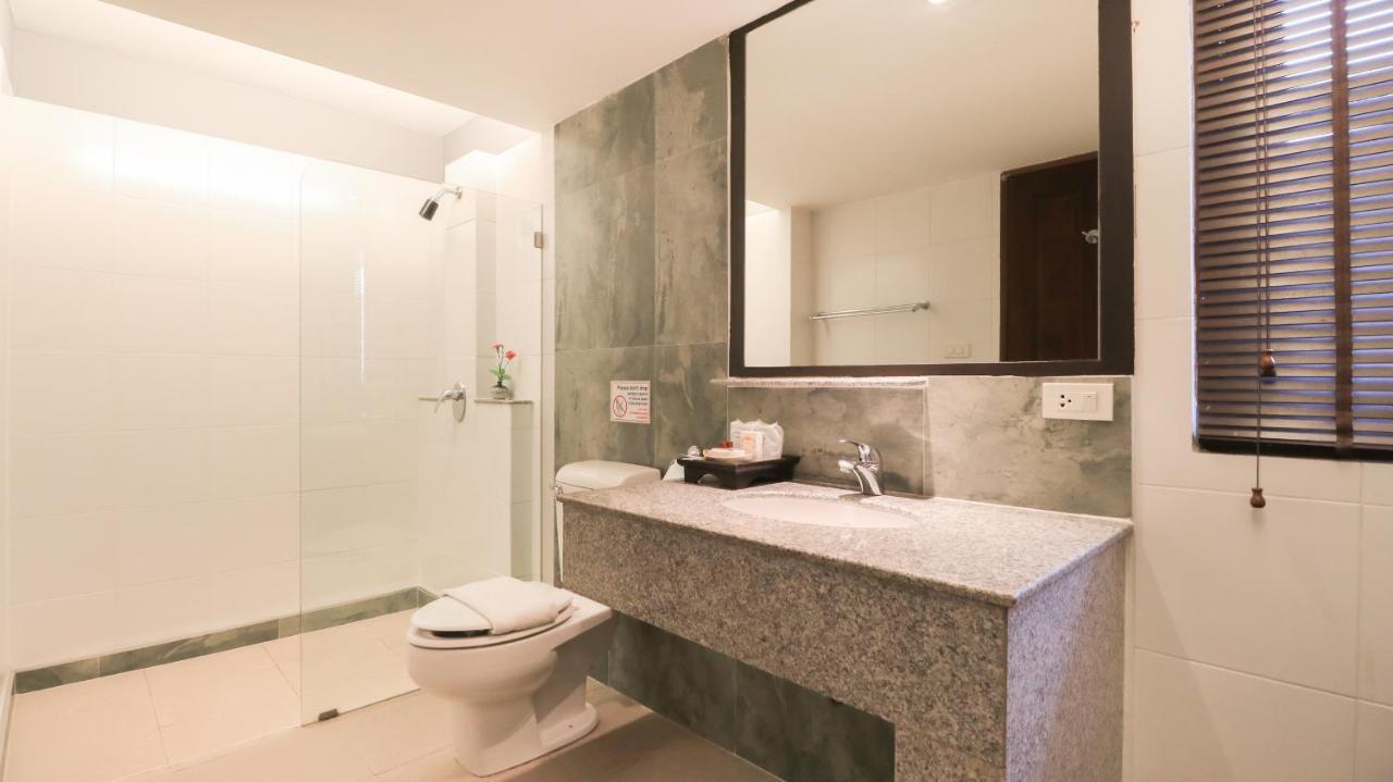 Deluxe Double or Twin Room Pool View