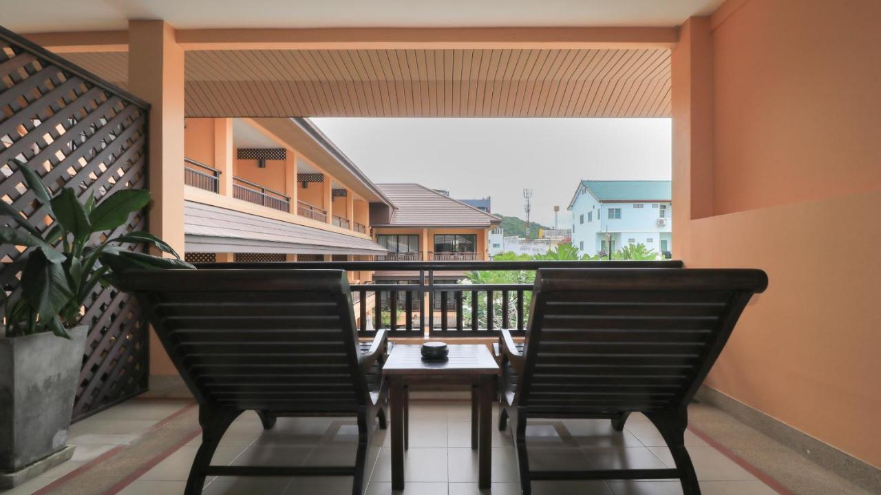 Deluxe Double or Twin Room Pool View