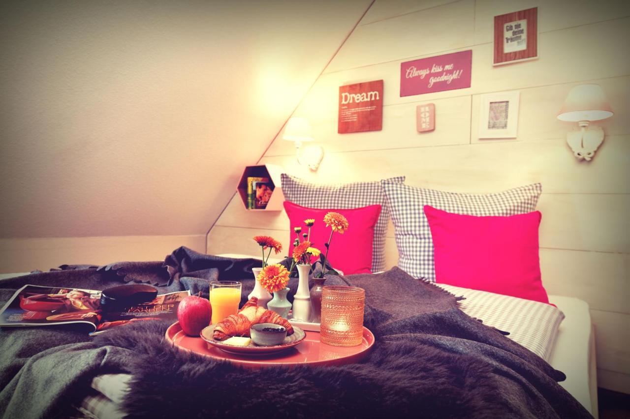 Small Double Room,925536718:JPEG