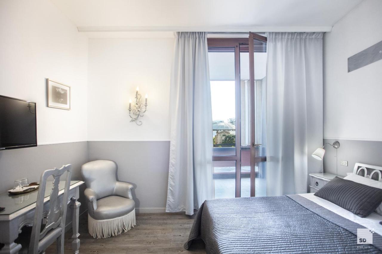 Double or Twin Room,925538350:JPEG
