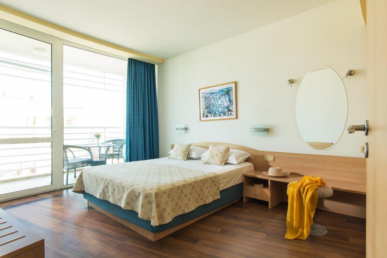 One-Bedroom Apartment with Balcony