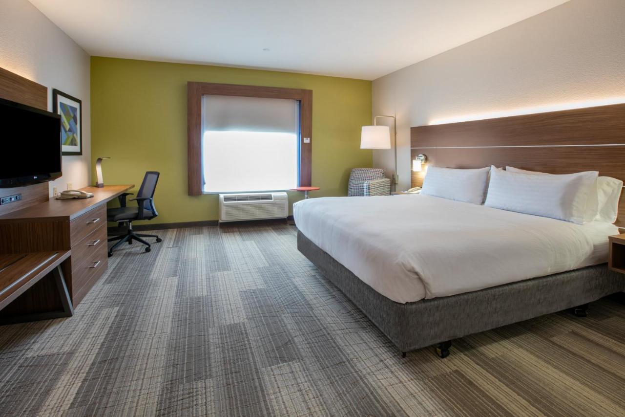 Standard King Room with Accessible Tub - Mobility Access