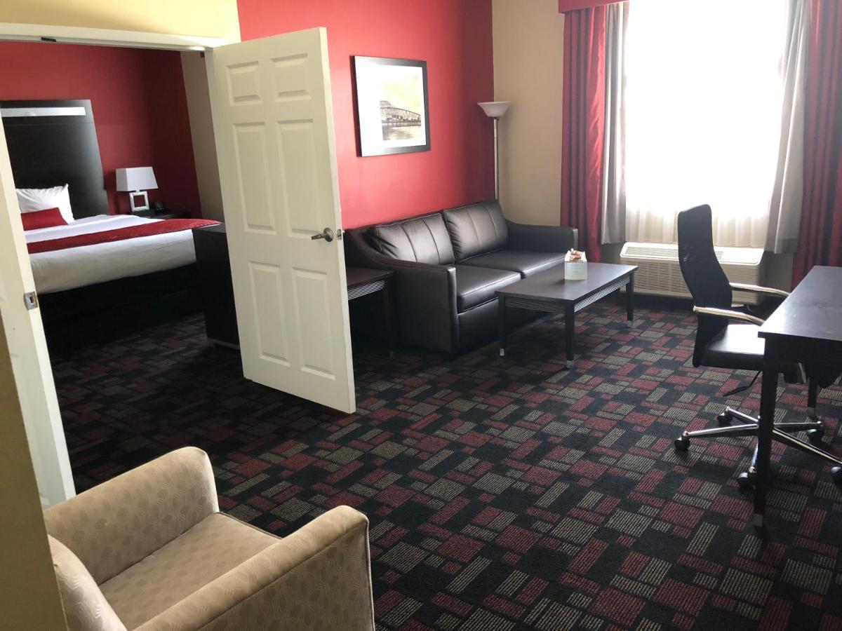 One-Bedroom King Suite - Non-Smoking