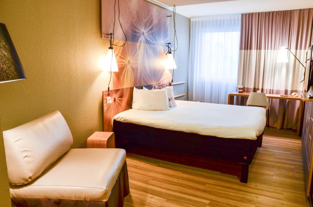 Standard Zimmer mit 1 Doppelbett und 1 Einzelbett