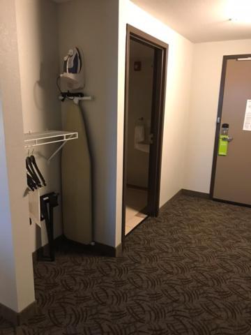 Queen Room with Sofa Bed and Mobility Accessible Tub- Non-Smoking