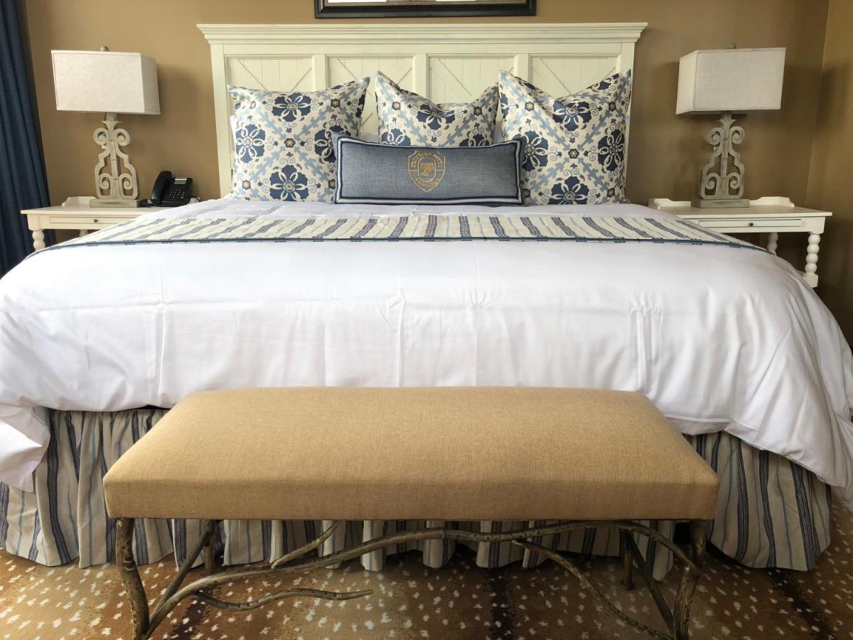 Deluxe King Suite