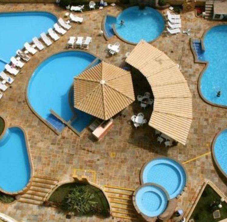 Quarto Grande com Cama de Casal ou 2 de Solteiro