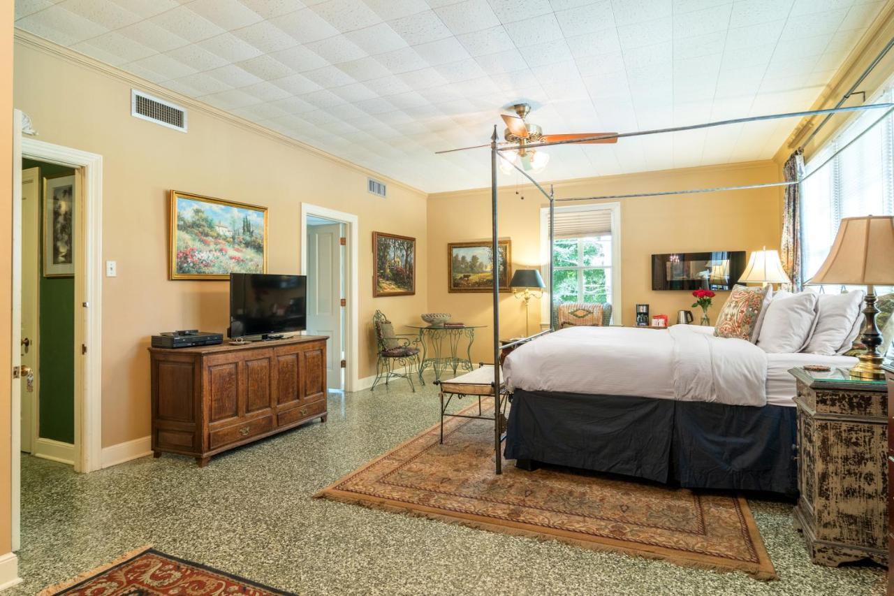 Deluxe King Suite
