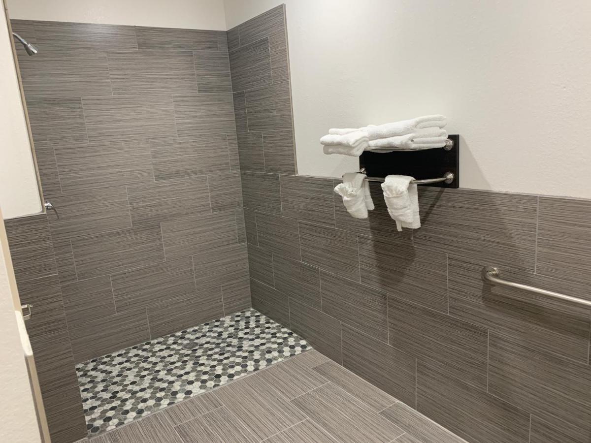Queen Room - Disability Access